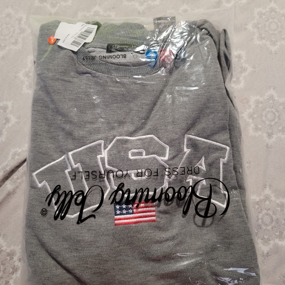 A long sleeve shirt - Picture 4 of 4